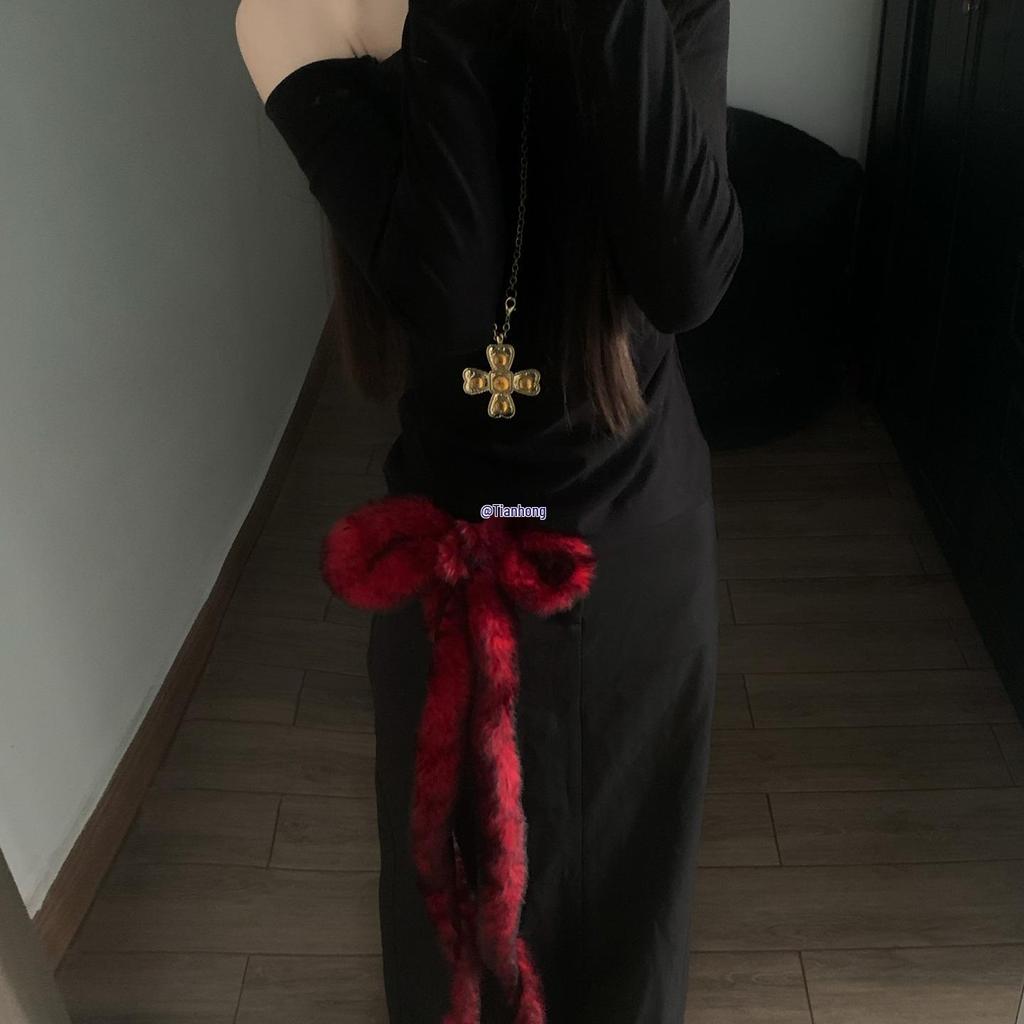 Czerwony Futrzany Ornament na Pas do Tańca Jazzowego - Pikantny Dodatek Subkultury Dziewczęcej