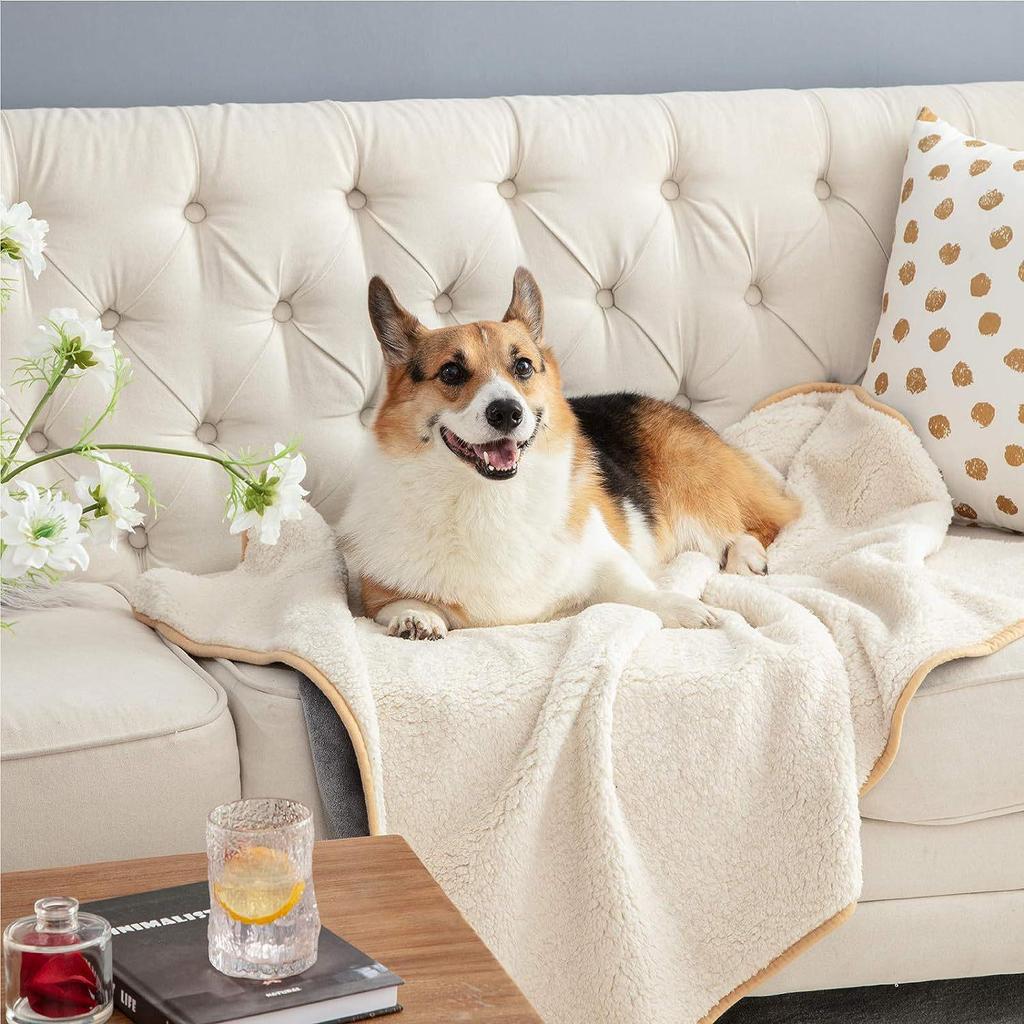 Top-Rated Waterproof Flannel Sherpa Pet Blanket - Thickened, All-Season Comfort for Dogs and Cats