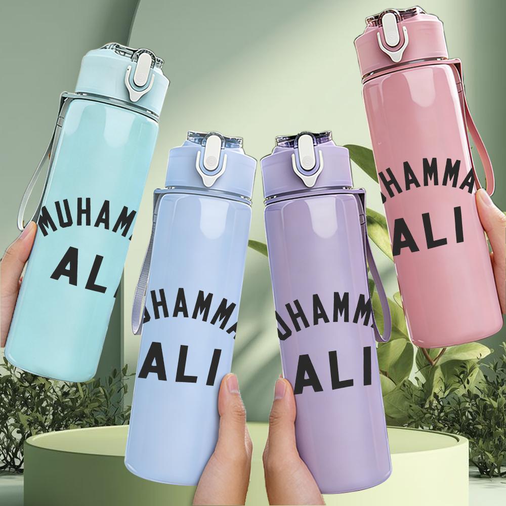 1PC Muhammad ali boxer vintage text print 750ml colorful plastic sports water bottle leakproof pop up lid with straw for outdoor work home use