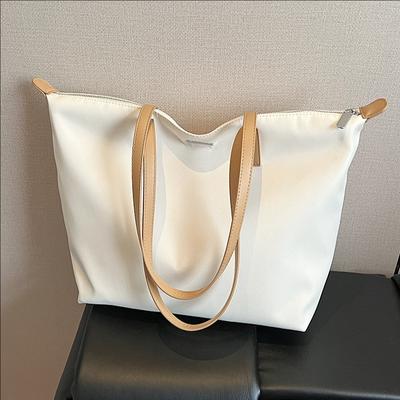 Sac à bandoulière décontracté en nylon pour femme, nouveau sac fourre-tout portable de grande capacité à la mode pour les trajets quotidiens