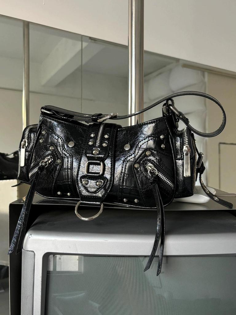 Y2K High-End Women's Crossbody Bag: Fashionable Motorcycle-Inspired Single Shoulder Bag for 2024