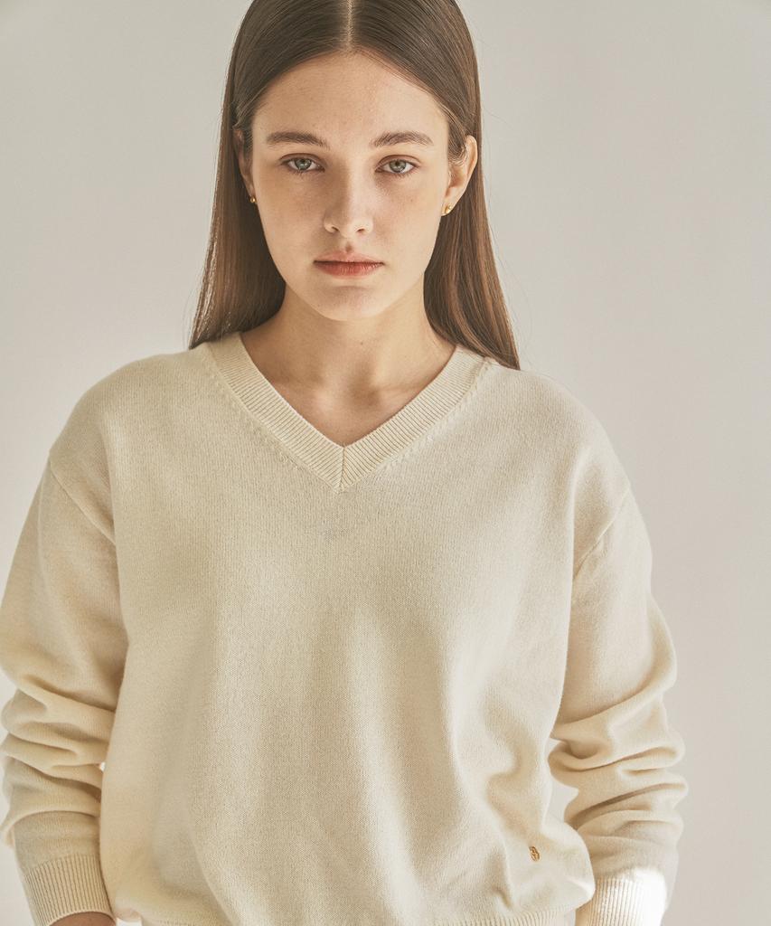 Kkeulle Soft V-Neck Knit_Ivory