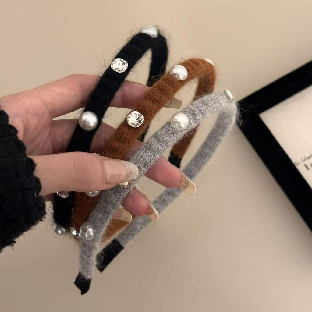 Luxury Rhinestone Pearl Knit Headband: Women's Elegant Plush Headwear