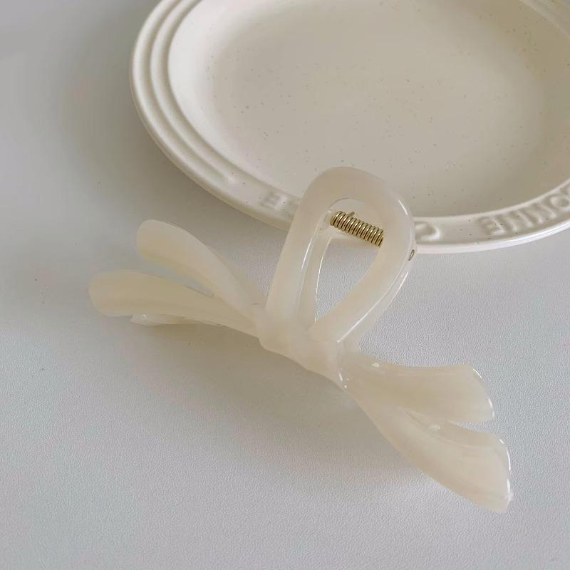 Großer französischer Retro-Klammer-Haarclip für elegante Damenfrisuren.