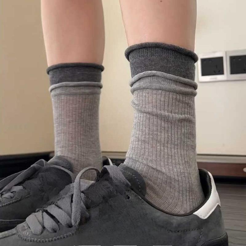 

Серые носки с подвернутыми краями, стопки носков, обувь биркенштоки, носки до середины икры и контрастные длинные носки в тренде 1 pair серый