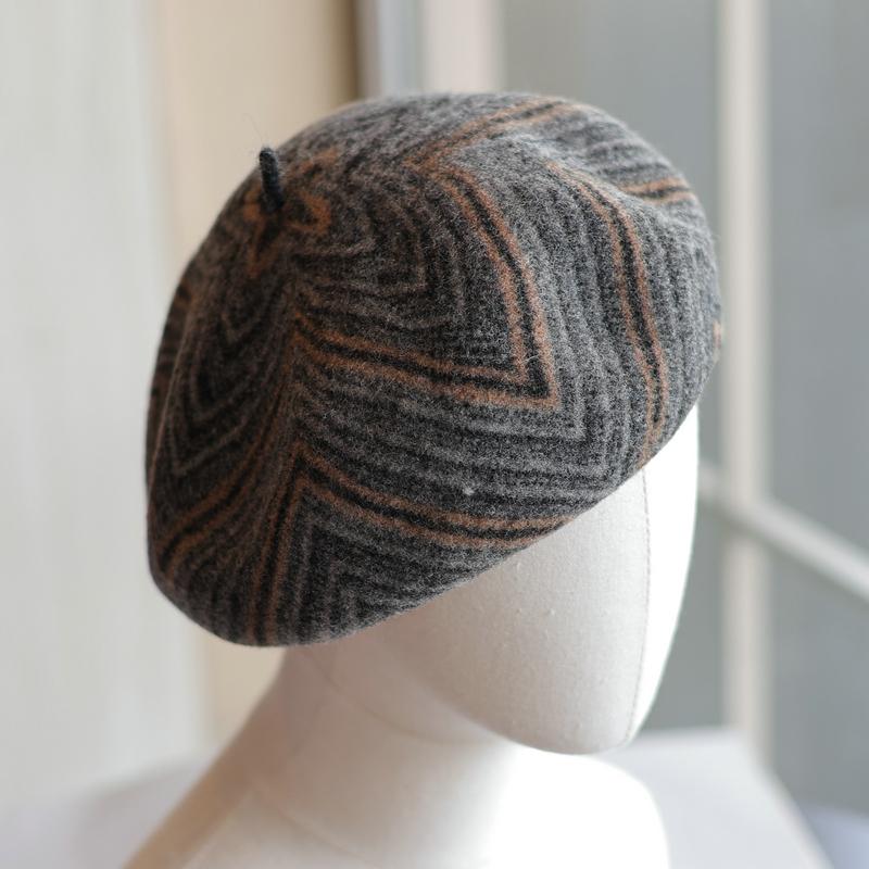 Herbst- und Winter-Freizeittag mit kontrastfarbiger Rauten-Strickmütze aus reiner Wolle, Baskenmütze, Malermütze, Modehut