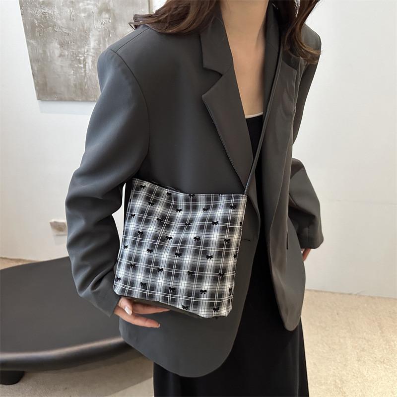 Polyester Highquality Trendy Black Bow Bucket Handbag For Women With Soft And Design Spacious