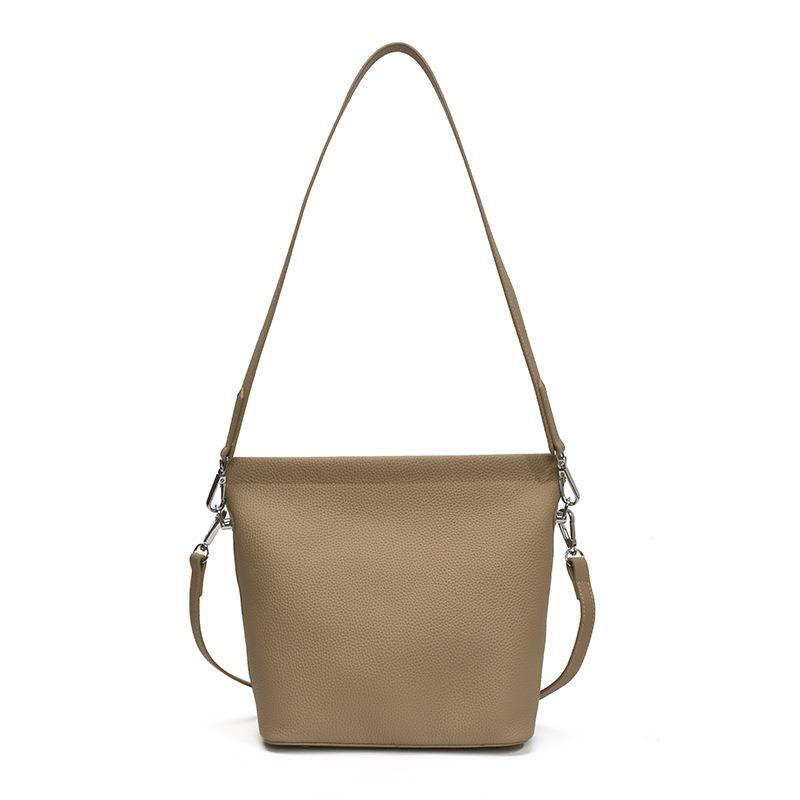 

Fashion pebbled pattern shoulder bag new soft leather texture underarm bag large capacity commuter crossbody bag хаки