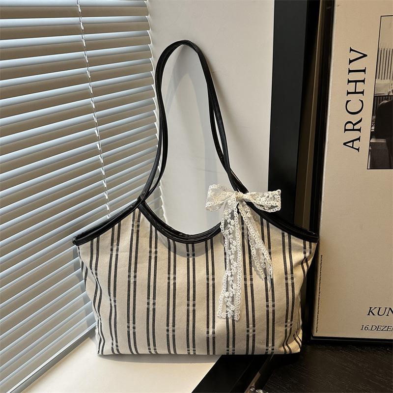 

Casual large-capacity bag women s 2025 new commuter versatile canvas shoulder bag, college student class bag, tote bag білий