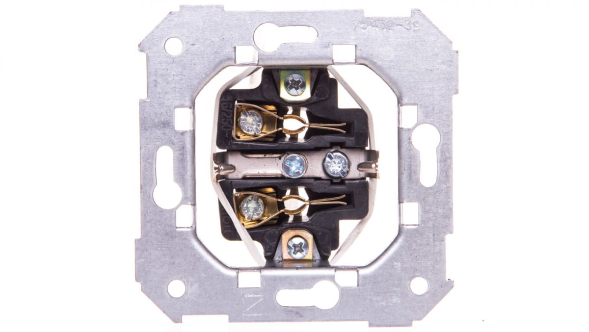 Simon 82 Jednoduchá zásuvka Schuko Z/U 16A Mechanismus 75432-39