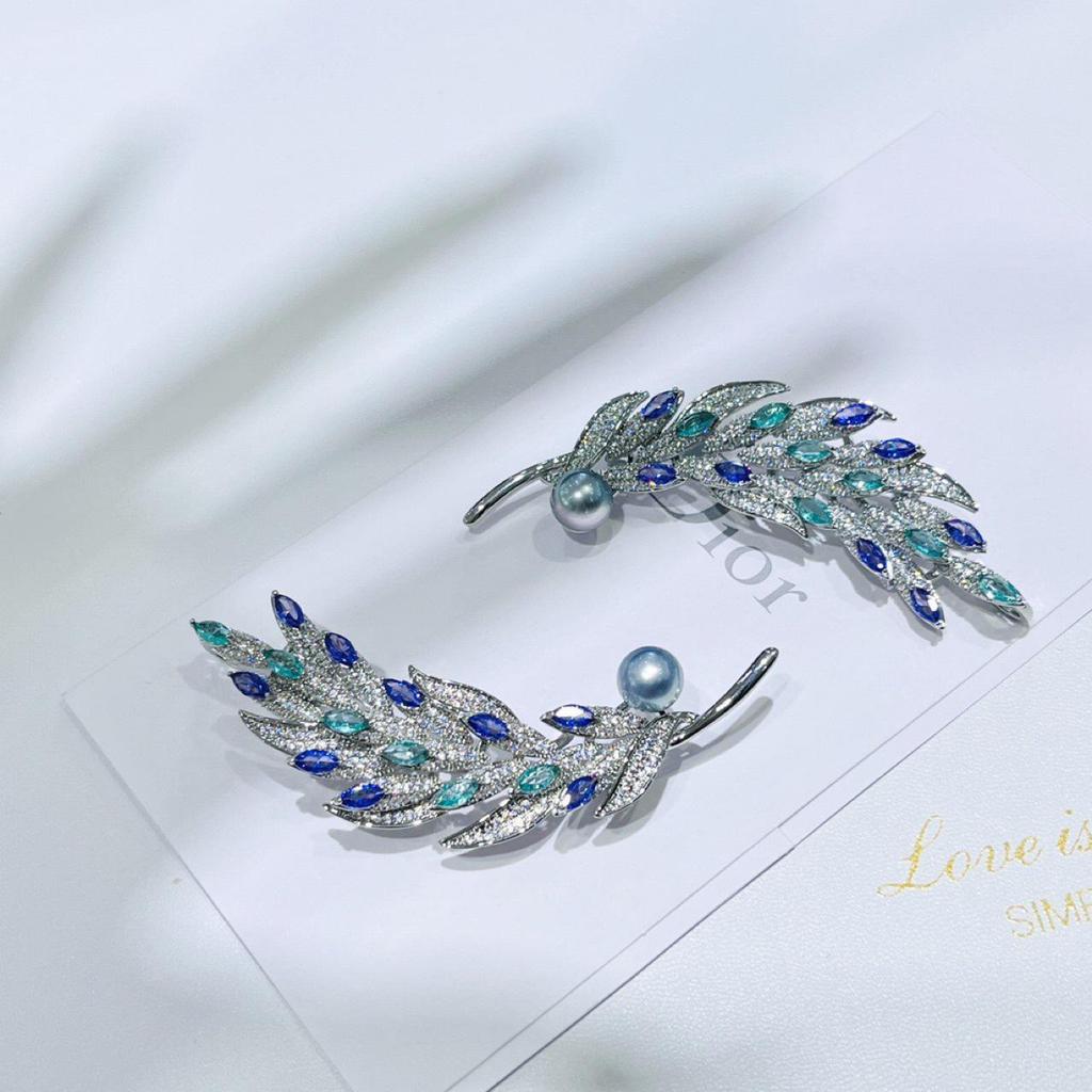 Kristall Weizenähren Brosche: Elegante modische Corsage-Anstecknadel für eine leichte Luxus-Anzugjacke.