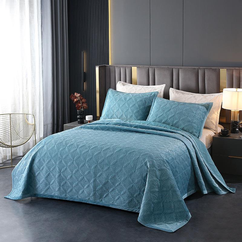 Crystal Velvet 3-Piece Quilted Bedding Set, European Minimalist Luxury Bedspread, Anti-Static Winter Blanket Soft Comforter