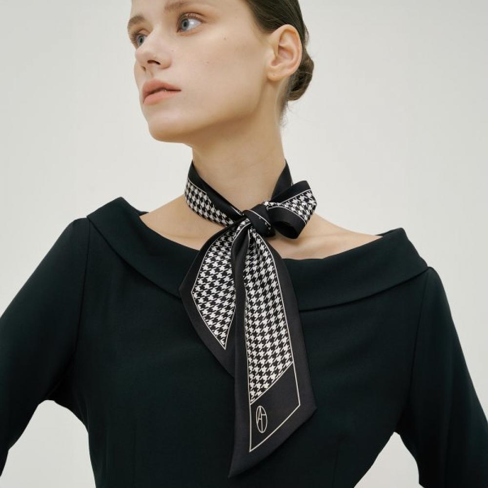 Avvina Pelle Long Twilly Silk Scarf   Houndstooth Black Single option