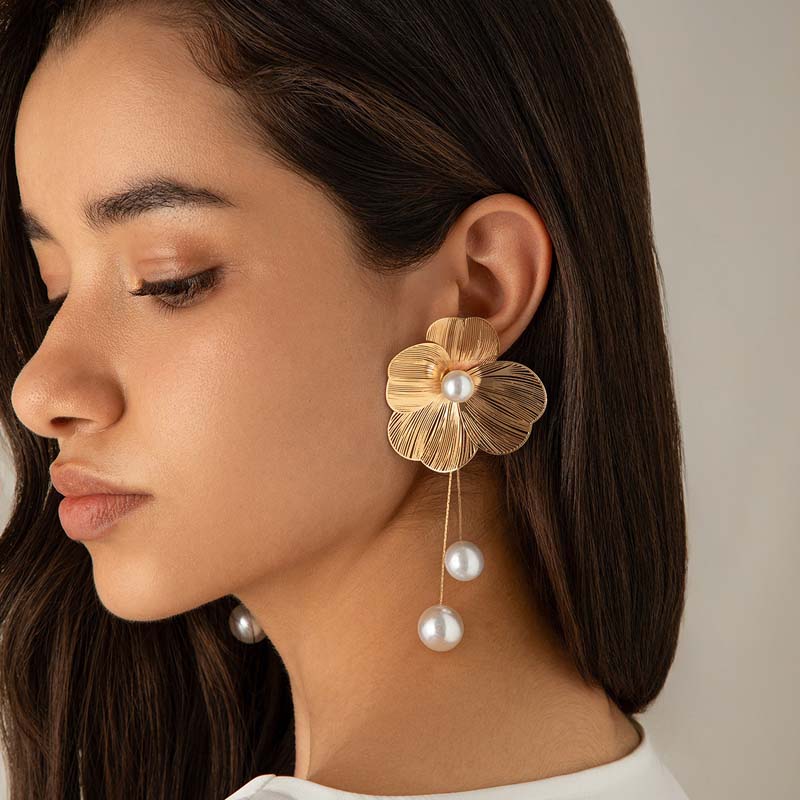 Fashion Flower Petal Long Tassel Drop Earrings for Women 2024 Trend Imitation Pearl Hollow Pendant Earring Wedding Jewelry Gifts
