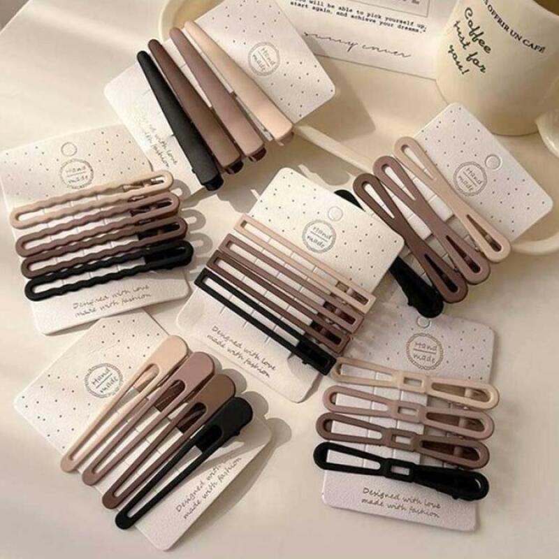 Women s toned-down color sleek hair clip A33776_1