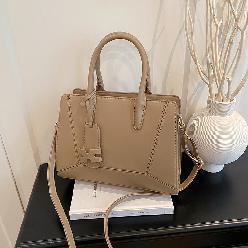 Casual Commuting Texture Handbag Autumn and Winter New Simple Korean Version Single Shoulder Armpit Bag Temperament Tote Bag