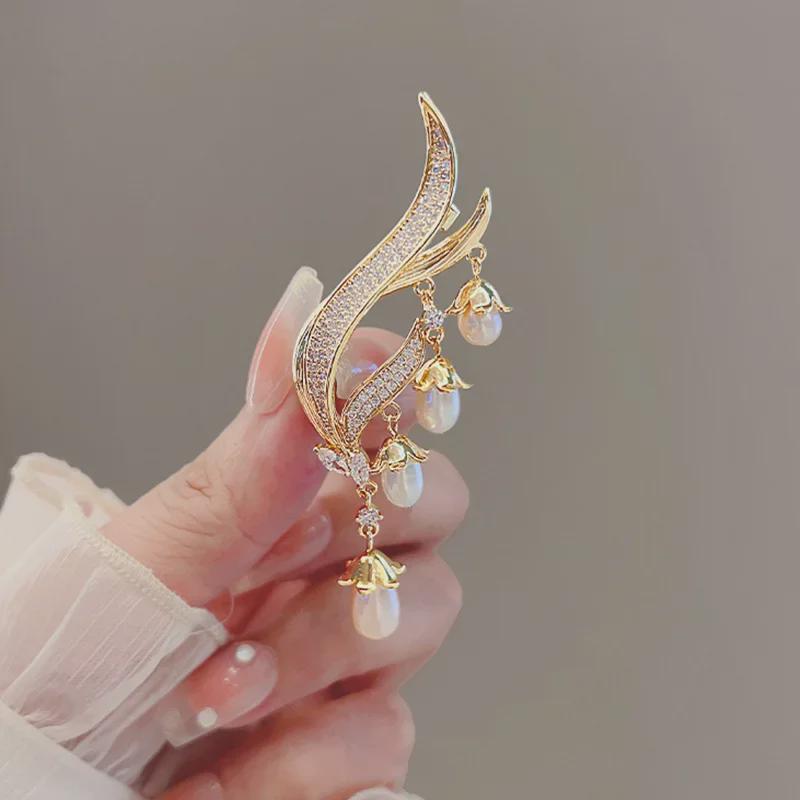 "Lily of the Valley Pearl Tassel Brooch: Elegant Women's High-End Pin with Unique Design"