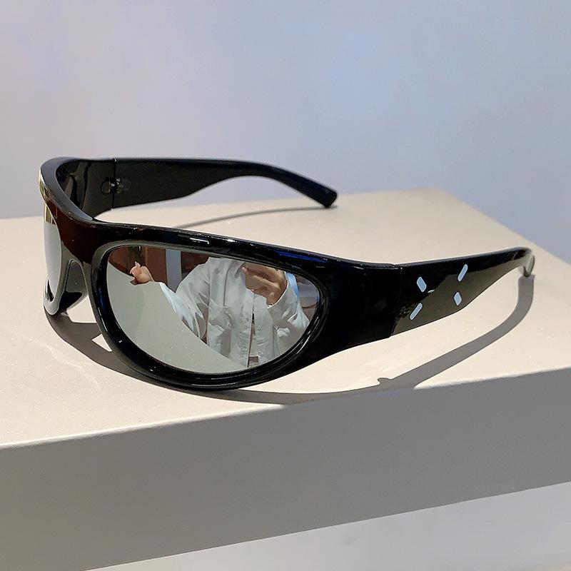 

Vintage Luxury Brand Designer Sunglasses Women For Men Trending Sun Glasses Punk Fashion Driving Shades Riding Sport Goggle