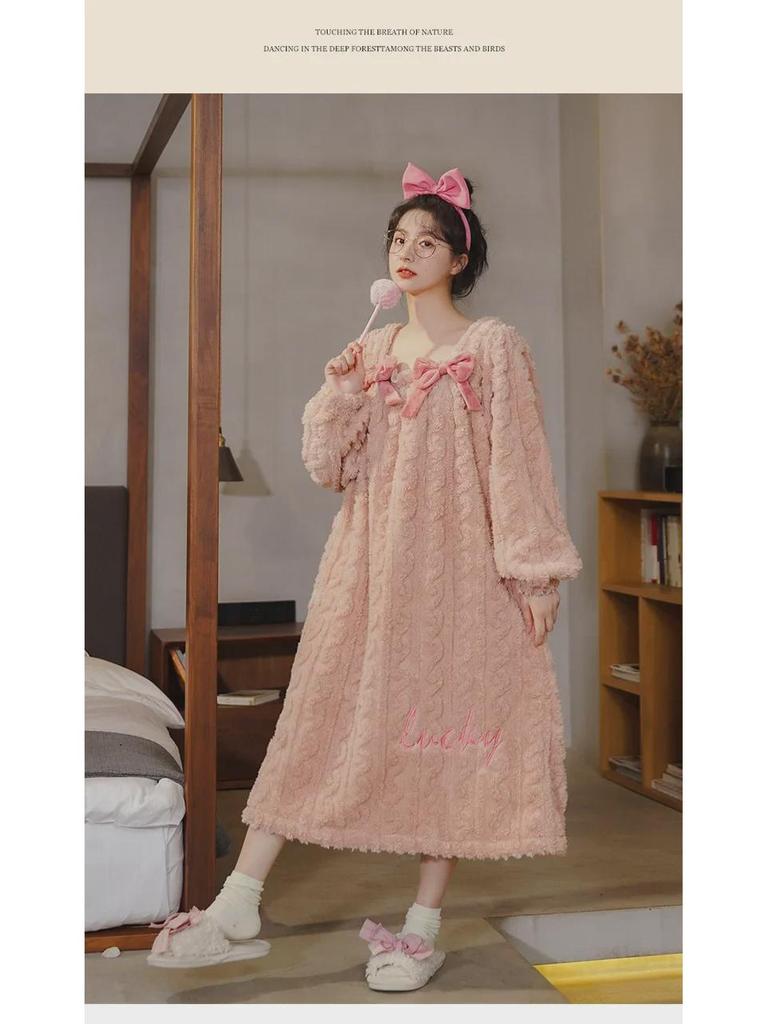 Women's Long Sleeve Fleece Nightdress - Warm, Over-the-Knee, Thick Plus Velvet Flannel, Large Size.