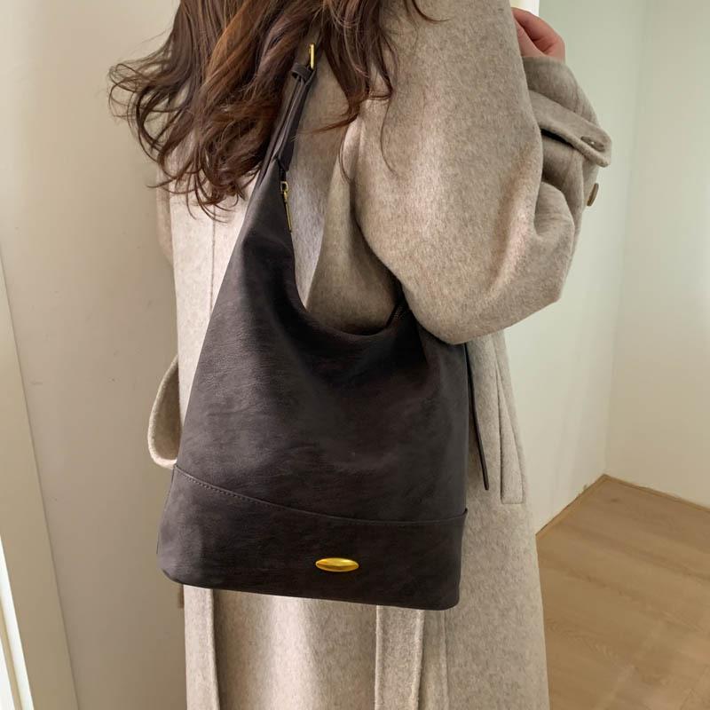 Simple retro matte bag women's 2025 new commuter versatile messenger bag slack shoulder tote bucket bag