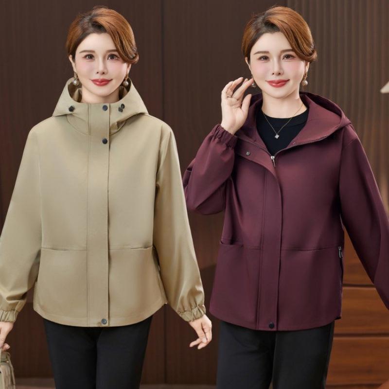 Stylish Spring Windbreaker for Middle-Aged Women - Lightweight, Fashionable, Large Size Jacket for Spring and Autumn