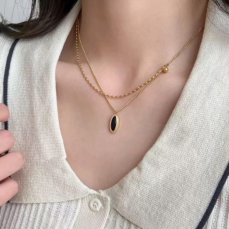 French Retro Two-Layer Black Oval Necklace: Women's Titanium Steel Clavicle Chain, Fade-Resistant Design.