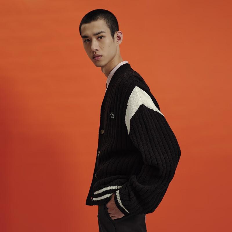 

Мужской кардиган с V-образным вырезом и вышивкой от JACK&JONES S