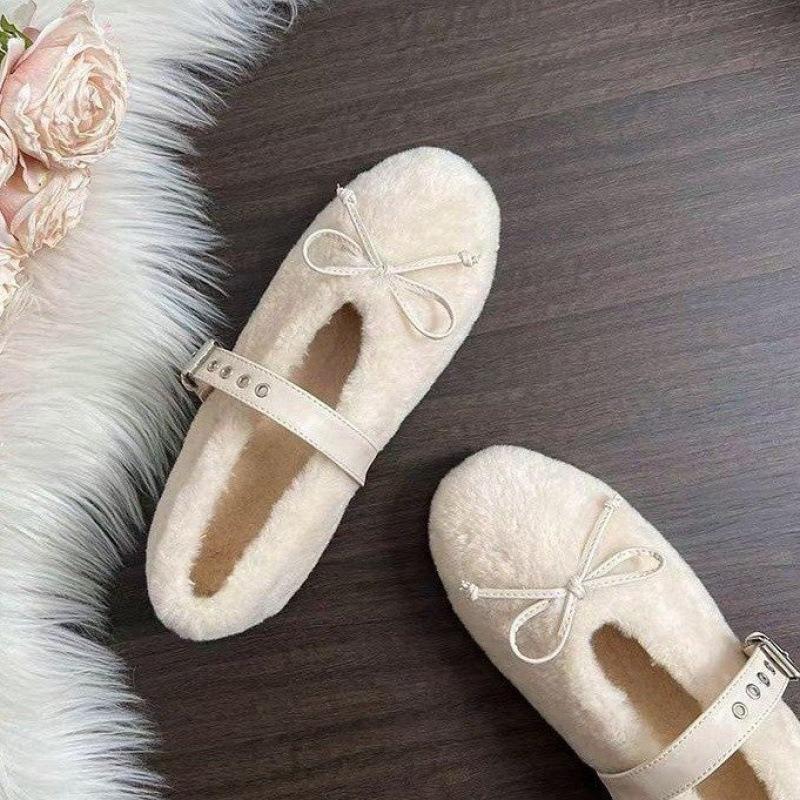 Winter New Warm Fur Flat Shoes Women's Fashion Round Head Butterfly Rivets Soft Sole Shoes Non-slip Plush Mary Jane Shoes