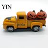 Miniatur Fahrzeug Ornament Halloween Pick-up Truck Legierungsfigurine, Hält Kürbis Vintage Auto Statue, Pickup Tischmittelstück für Feiertage