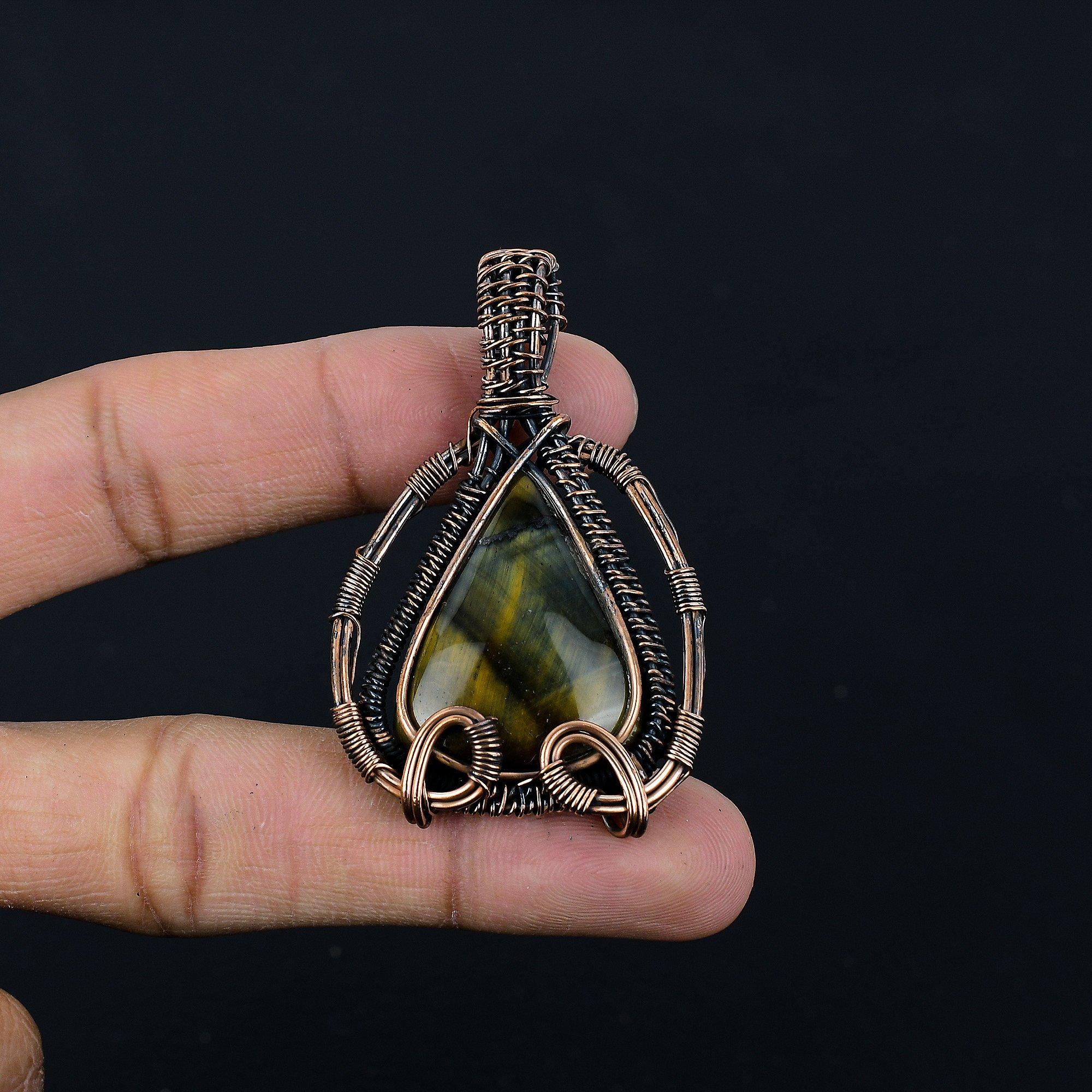 

Подвеска из голубого тигрового глаза, подвеска, обернутая медной проволокой 999 пробы. Подарок для женщин, подвеска ручной работы, ювелирные изделия из драгоценных камней 2.55 Inches