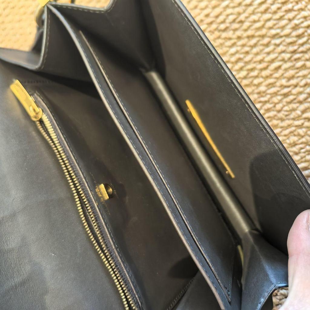 [Pre-Owned] Gray Leather Crossbody Bag - Very Good #ZCBQSE