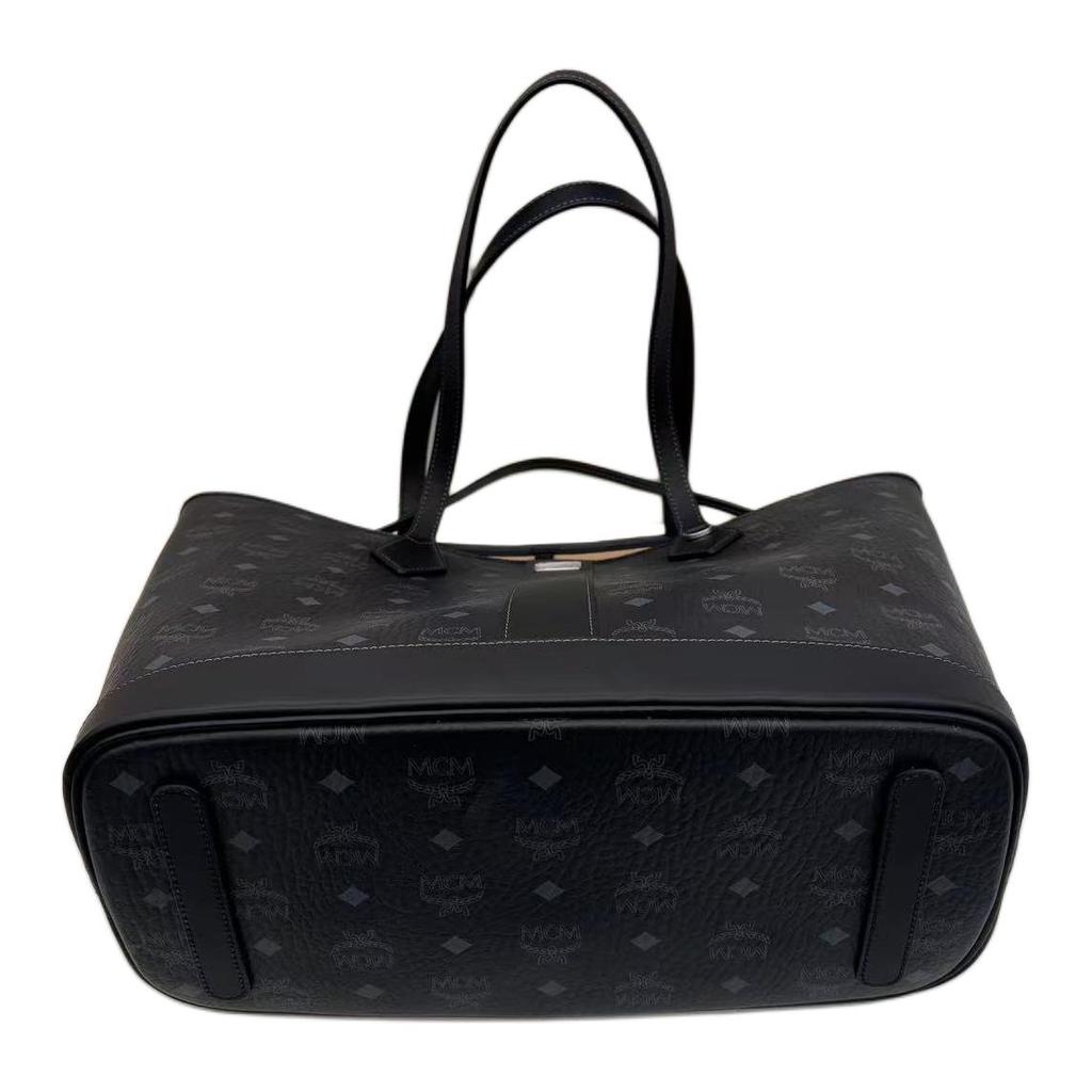 MCM Liz Visetos Oberteil Ledergriff Logo Messing Namensschild Abnehmbar Visetos Klassisches Muster Clutch Tasche Damen Clutch Tasche Schwarz MWPGSLR02BK001