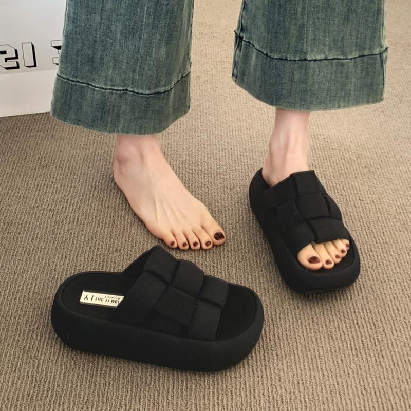 

Thick-bottomed woven slippers for women s outer wear summer new high-end matching skirts are beautiful and not tired of sandals 35 чорний