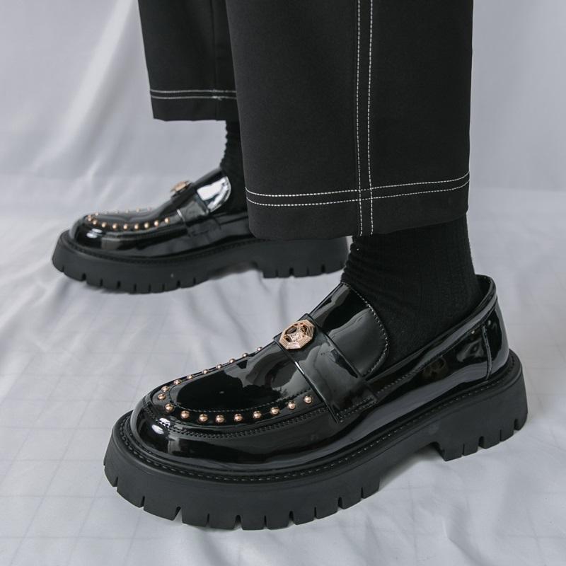 Módní Designér Nové Zelené Černé Mokasíny s Nýty pro Muže Ploché Pánské Chodící Boty Zvyšující Výšku Business Mokasíny