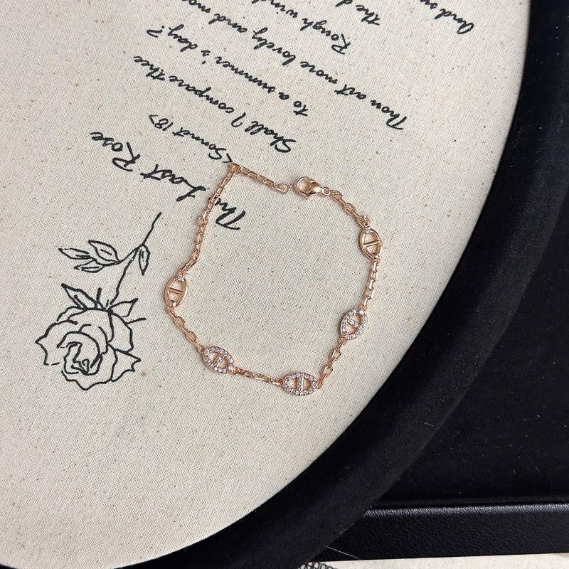 Elegant Full Crystal Pig Nose Bracelet Women Champagne Gold Plated Copper Geometric Minimalist Luxury Jewelry