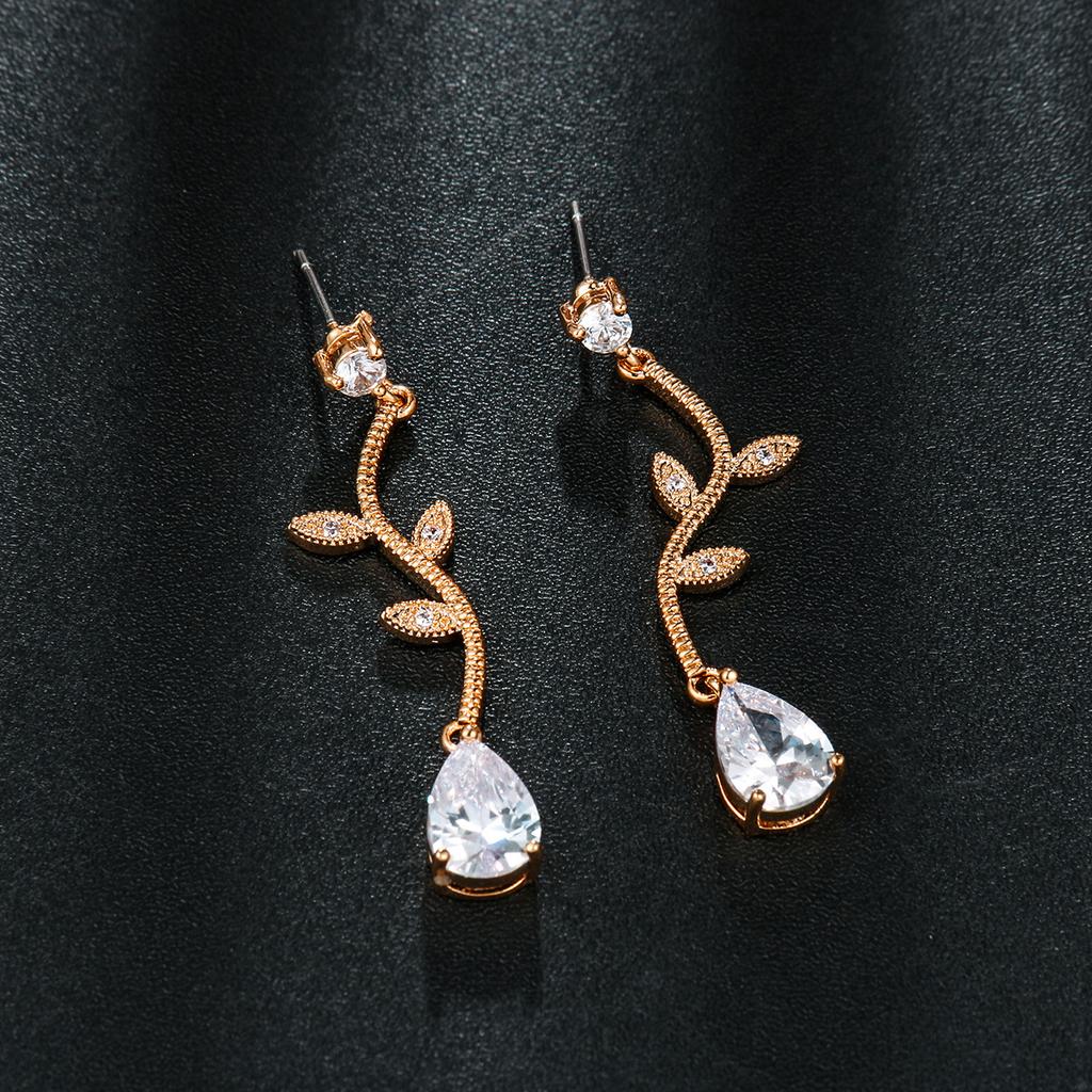 Simple Long Copper Inlaid Zircon Earrings Leaf Stud Earrings Personality Chic Earrings Temperament Elegant Women's Earrings Decoration