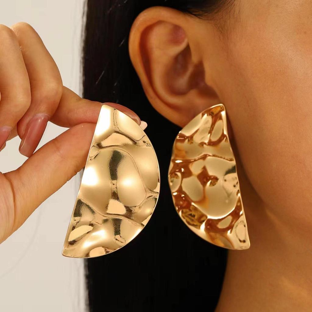 European & American Cold Style Metal Stud Earrings: Retro, High-End, Smooth Design with Personality Ear Cuffs