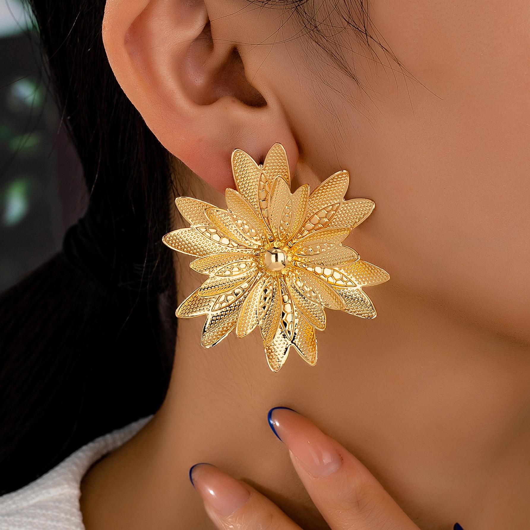 

Модные серьги-подвески для женщин золотой