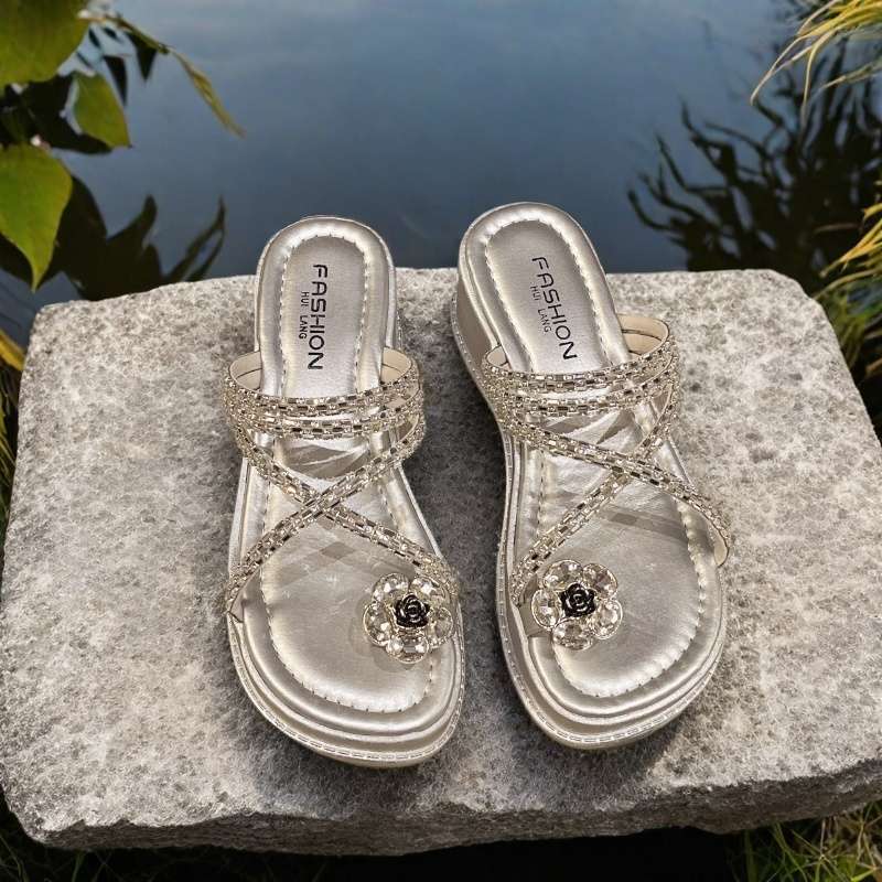 Französische Plattform neue Sandalen Mode Sommer mit Rock tragen Strass Feenhaft ein Wort Schlappen Römer zwei Trage Hausschuhe
