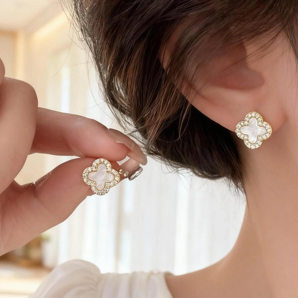 Elegant Four-Leaf Clover Stud Earrings - Chic, Luxury Fashion Accessory