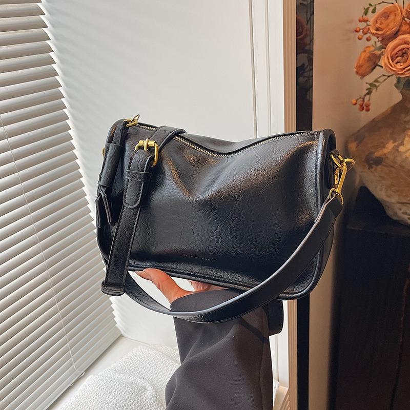 Retro Niche Bag Women's Spring and Summer New Fashion Messenger Bag Single Shoulder Underarm Bag Commuter Pillow Bag