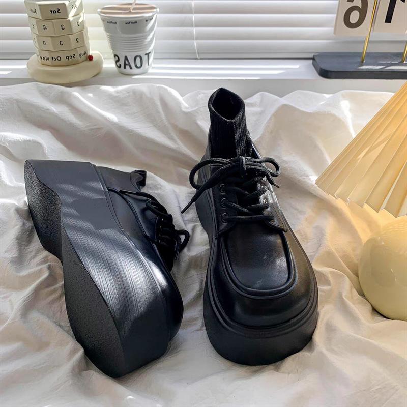 Schwarze Plateau-Mary-Janes aus kleinem Leder für Damen Frühling und Herbst neuer Retro-Stil Shorty Le muffin Einzelschuhe