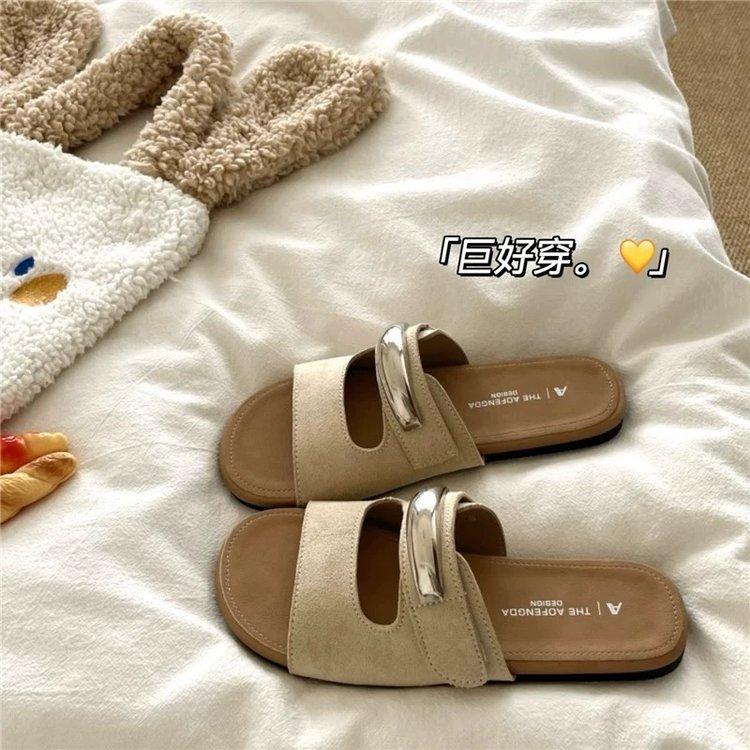 Korean yellow slippers women's summer wear new flat-bottomed French retro one-word sandals holiday seaside beach sandals