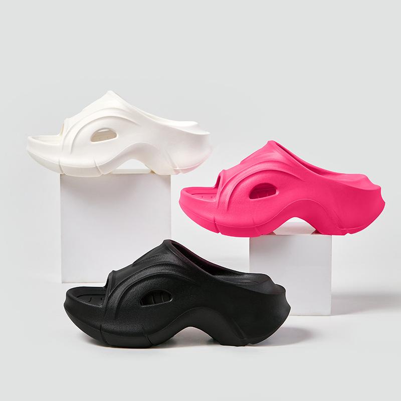 2024 neue koreanische Version rutschfester Damenhausschuhe, hohe Absätze, vielseitige EVA-Slipper, abriebfeste, coole Slipper