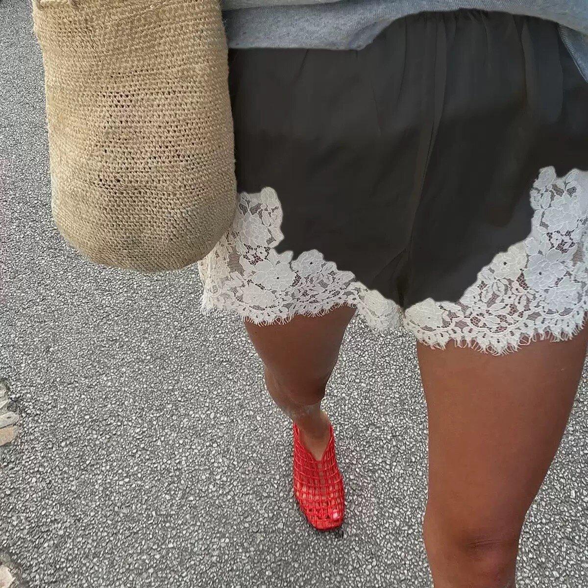 

Spring & Autumn Women s Fashion Wide-Leg Shorts with Lace Trim XL чорний