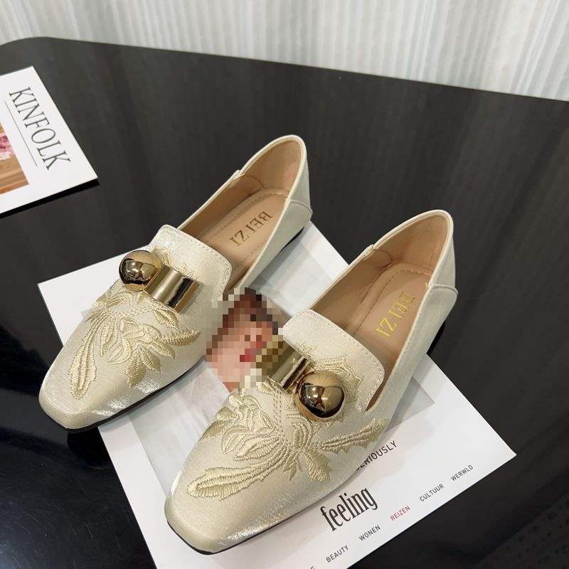 New Chinese retro national style embroidery square head flat heel single shoes women's 2025 new French flat loafers Doudou shoes