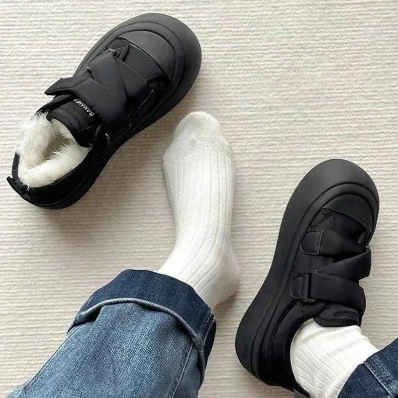 Cotton Shoes Women's 2025 Winter New Style Bread Shoes with Plush Insulation Cotton Shoes Velcro Thick Soled Board Shoes