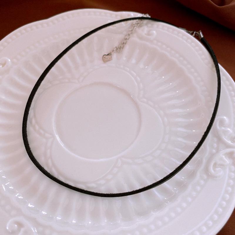 

Геометрическое колье-чокер из искусственной кожи - Европейская и американская нишевая мода, Продвинутый стиль для женщин.