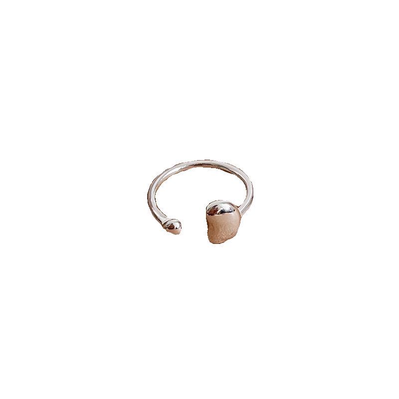 Versatile Adjustable Open Oval Ring - Trendy Irregular Bean Design for Women's Index Finger.