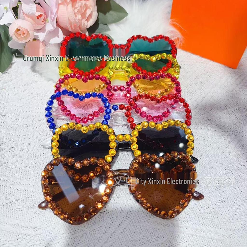 Heart-Shaped Rhinestone Sunglasses: Trendy Eyewear for Weddings and Street Style